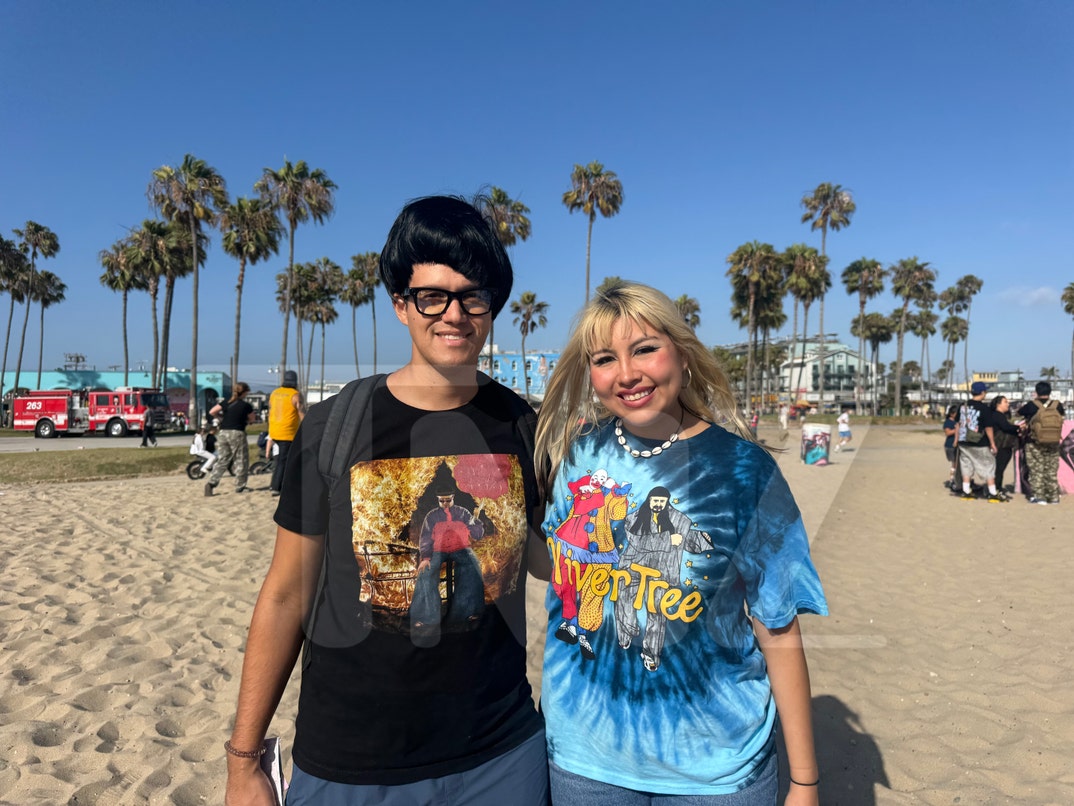Oliver-Tree-Fans-Honor-the-Singer-at-Venice-Pop-Up-Memorial-3
