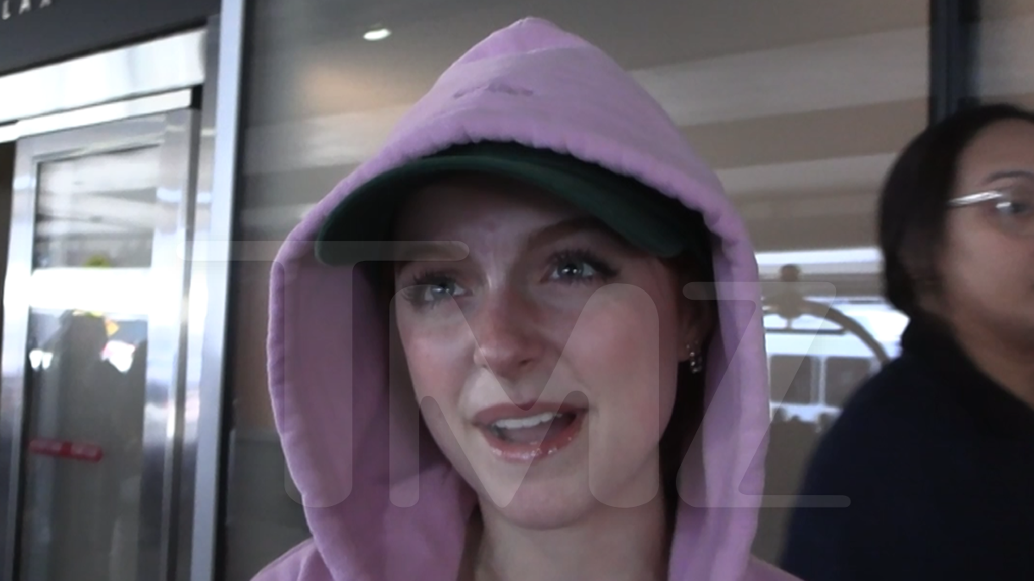 Sarah Michelle Gellar Tells McKenna Grace 'You're Going to Be Perfect' as New Daphne