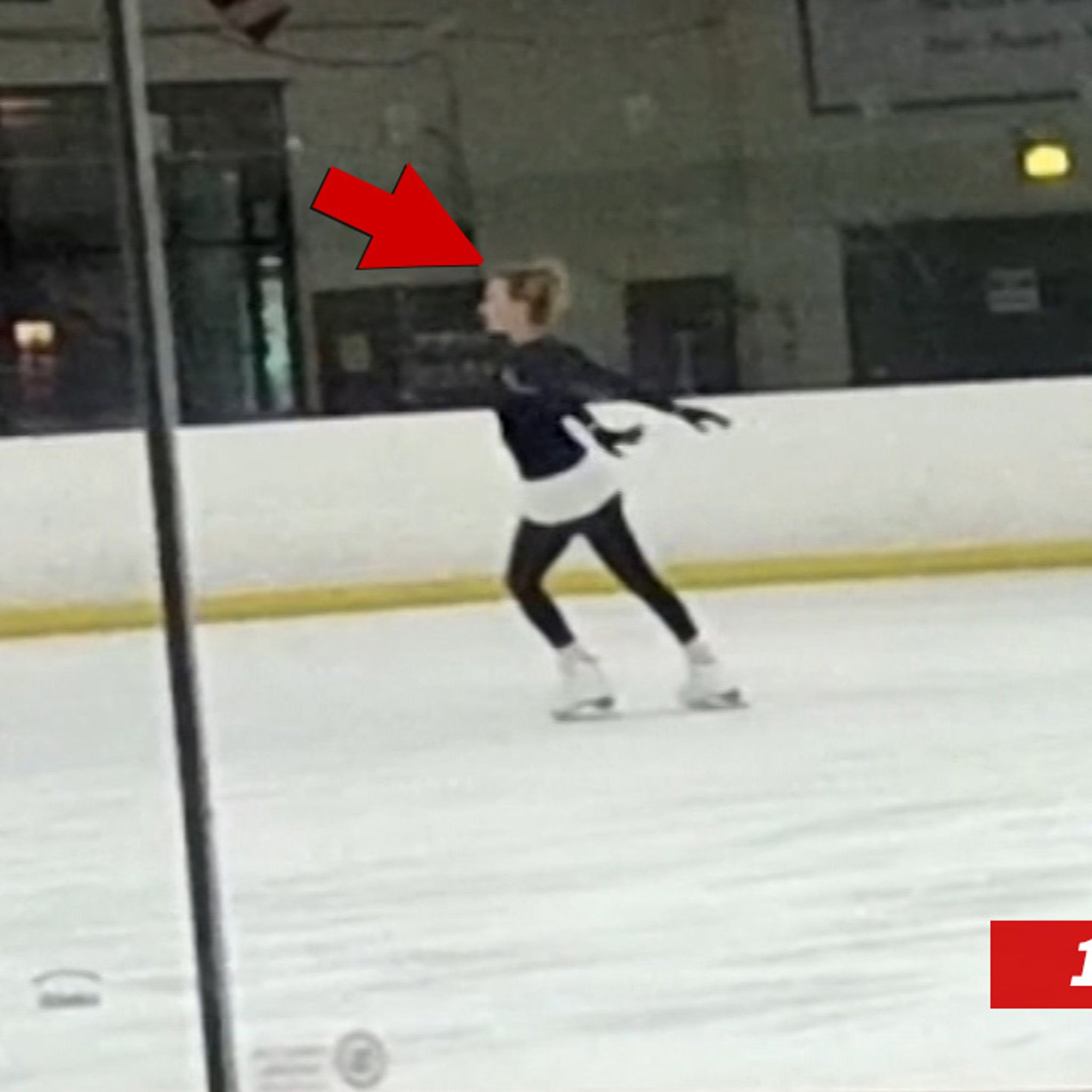 MARGOT ROBBIE ICE QUEEN Practicing for Tonya Harding Flick