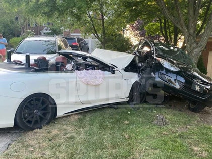 Rey Maualuga Car Crash Scene photos4