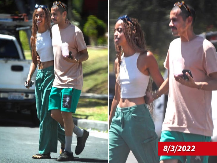 Malia Obama Out With A Mystery Man