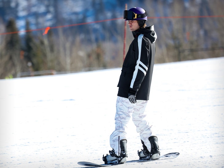 Justin Bieber Snowboarding in Aspen