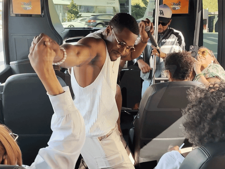 111025_tmz_brunch_tour_dancing