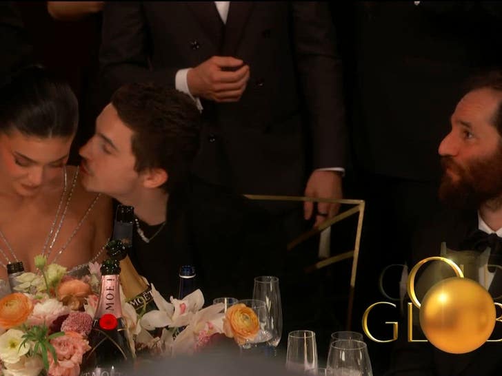 011126_Timothée_Chalamet_Kylie_Jenner_2212401