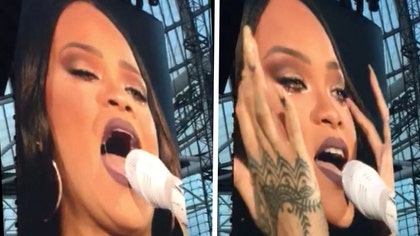 rihanna-crying
