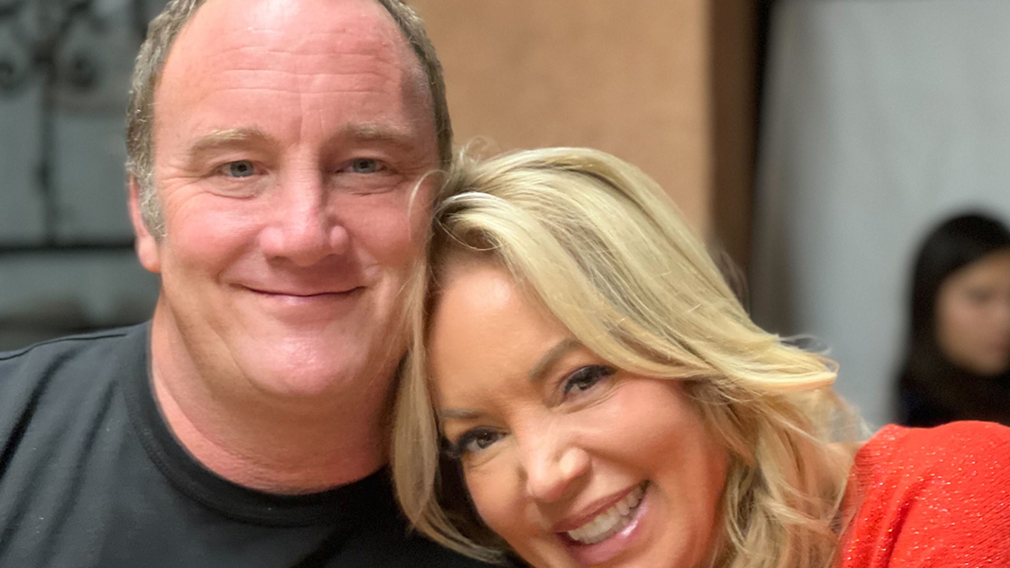 Lakers owner Jeanie Buss engaged to comedian Jay Mohr