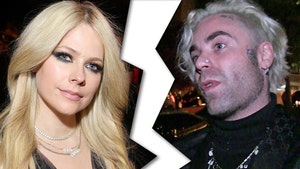 Avril Lavigne and Mod Sun Split, Call Off Engagement