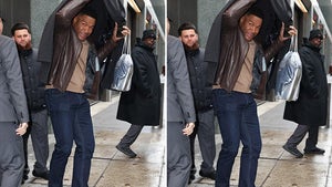 0307-Michael-Strahan-Frigin-Diff-hero