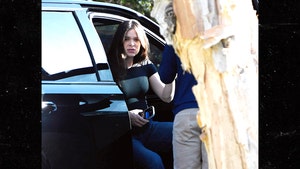 Hailee-Steinfeld-josh-allen-the-image-direct-2