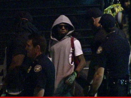 0426-lil-wayne-police-tour-bus-wsbtv-3 copy