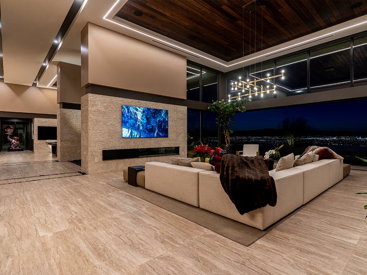 0627-Oscar-De-La-Hoya-Lists-Las-Vegas-Mansion-Sub2