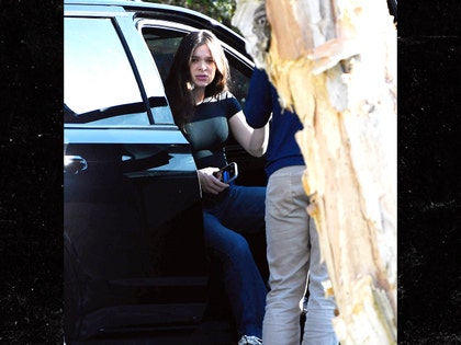 Hailee-Steinfeld-josh-allen-the-image-direct-2