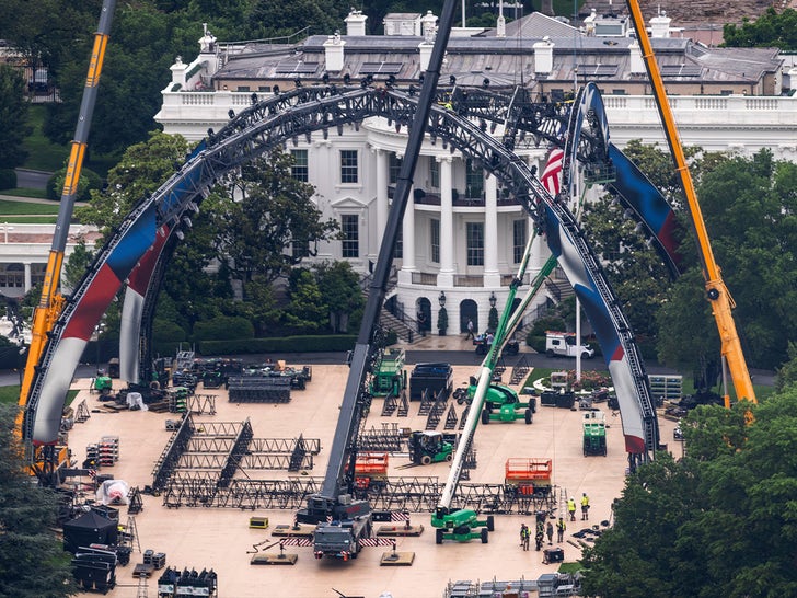 Construction Continues For The Upcoming UFC Hosted At The White House
