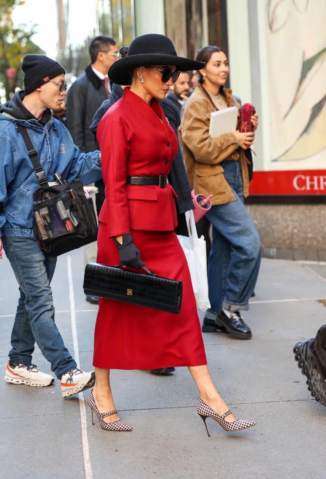 Jennifer Lopez Struts in All-Red While Filming in Manhattan 10