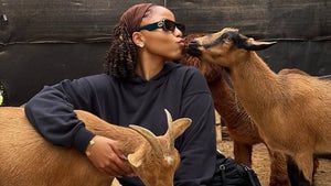 0919-Halle-Chloe-Bailey-Animal-Pics-Sub2