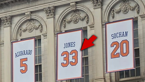 main knicks retired jersey 33 handout 1