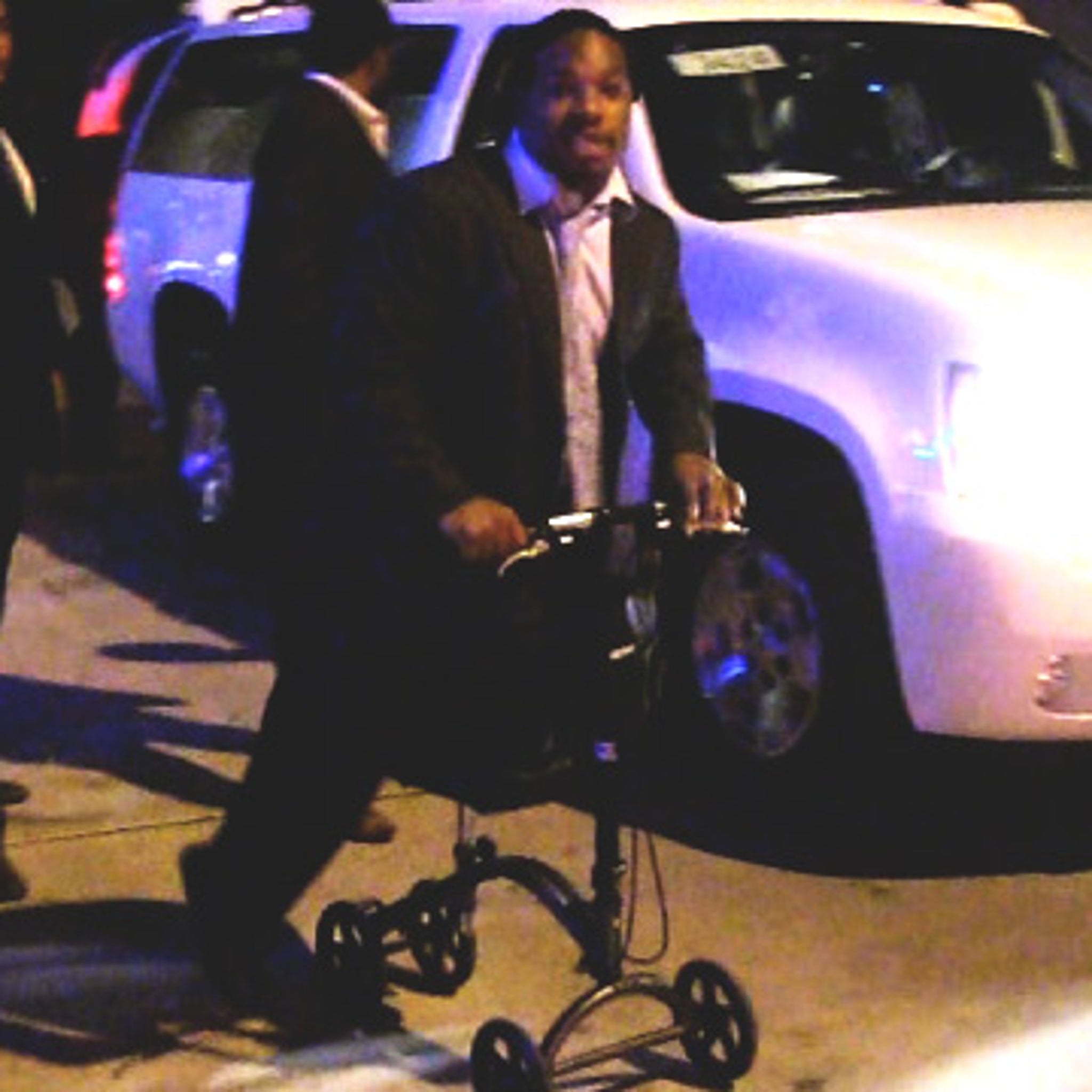 Maurice Jones-Drew -- Injured NFL Star Wheels His Way Around New