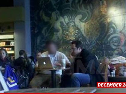 0819-jared-fogle-laptop-TMZ-SUPER_BLUR-SWIPE-04