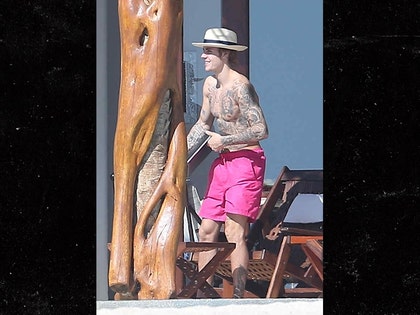 1231-justin-bieber-cabo-new-years-backgrid-01