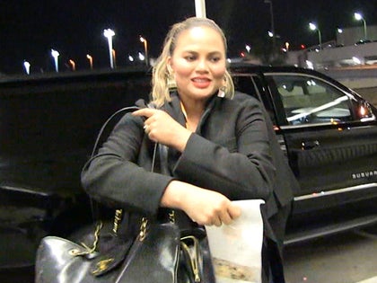 022518_chrissy_tiegen_primary