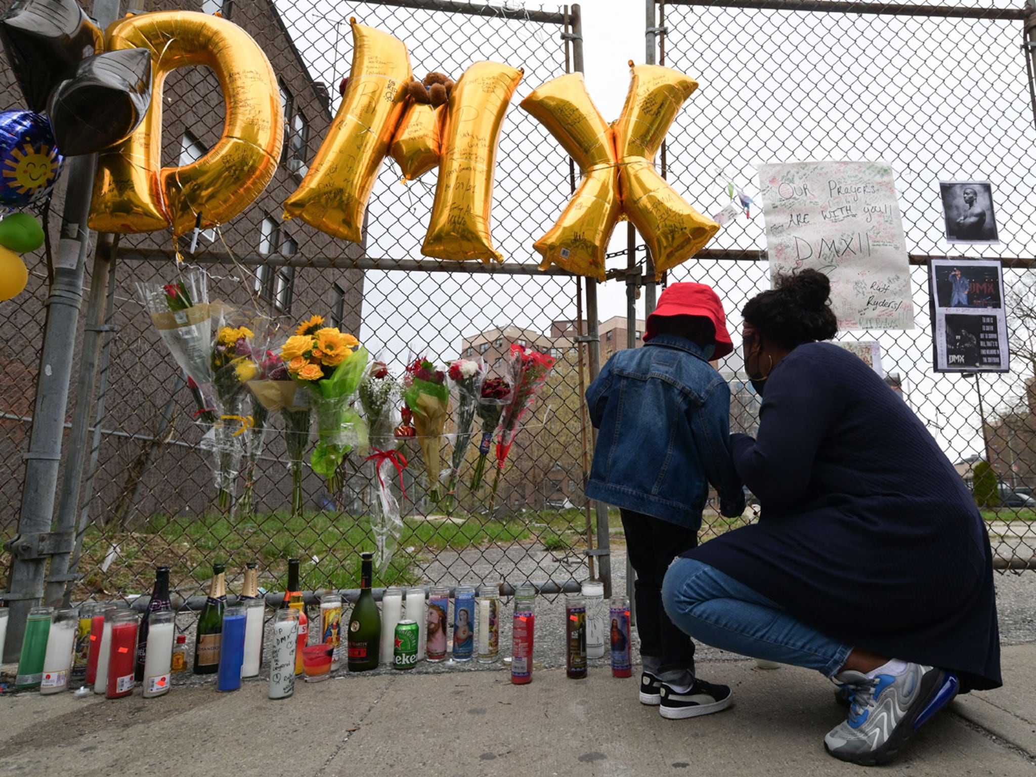 Dmx Fans Create Makeshift Memorial Outside White Plains Hospital