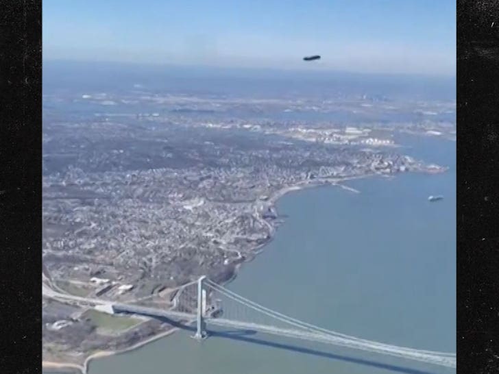 Une femme affirme avoir filmé un possible OVNI depuis un avion au-dessus de New York