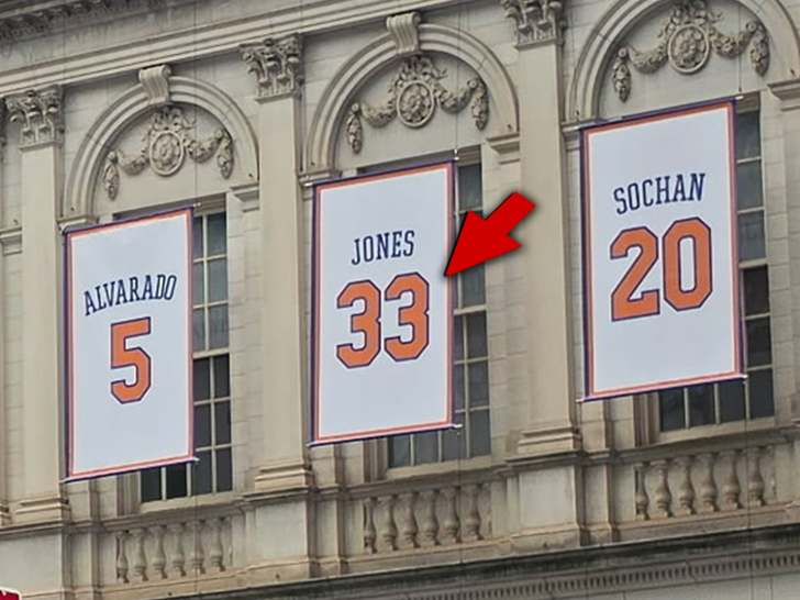 main knicks retired jersey 33 handout 1