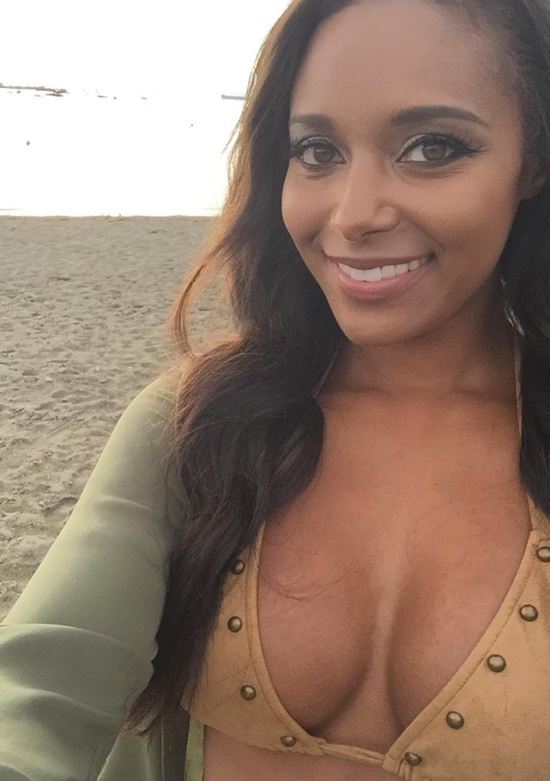 Brandi Rhodes Hot Shots