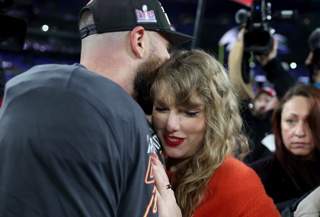 Taylor Swift Travis Kelce After Chiefs Win photos 6