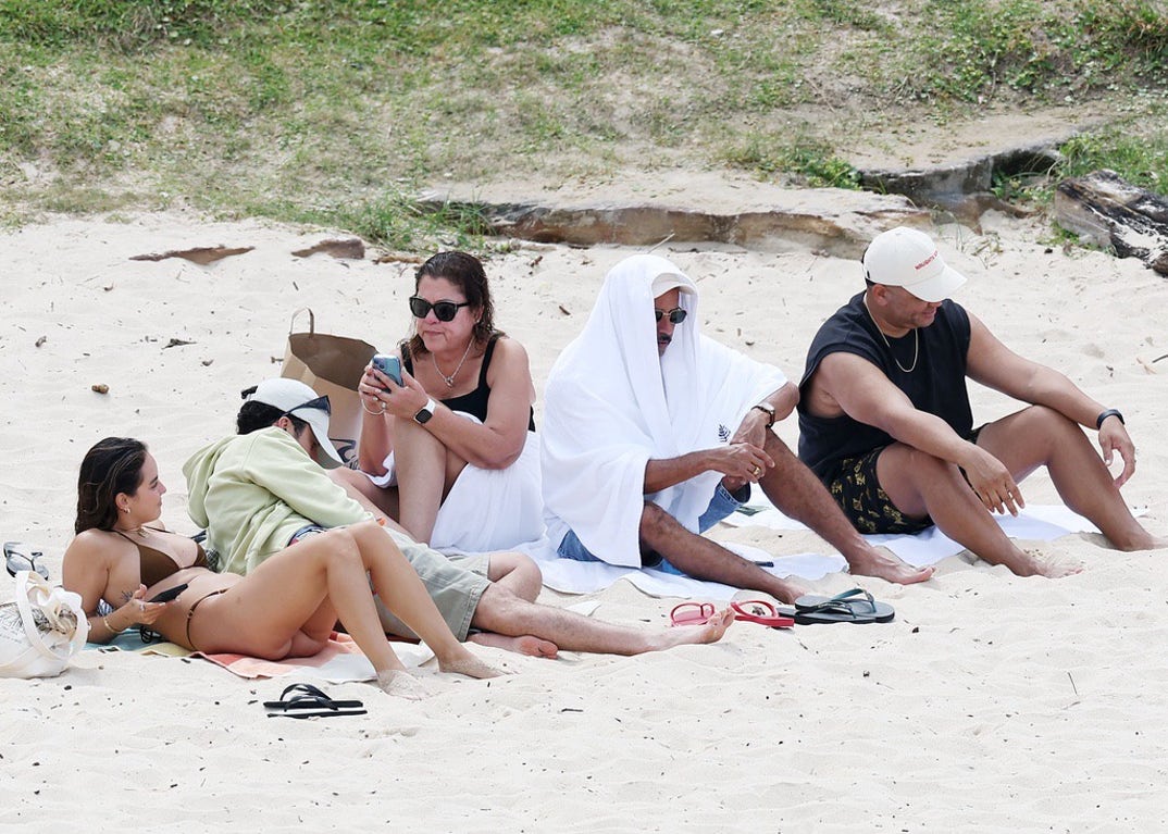 Bad Bunny Gabriela Berlingeri Australia Beach 1