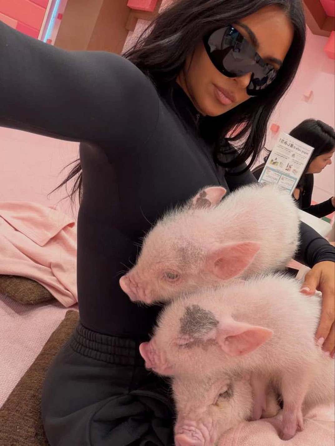 Kim Khloe Kardashian Fam Tokyo Trip 21