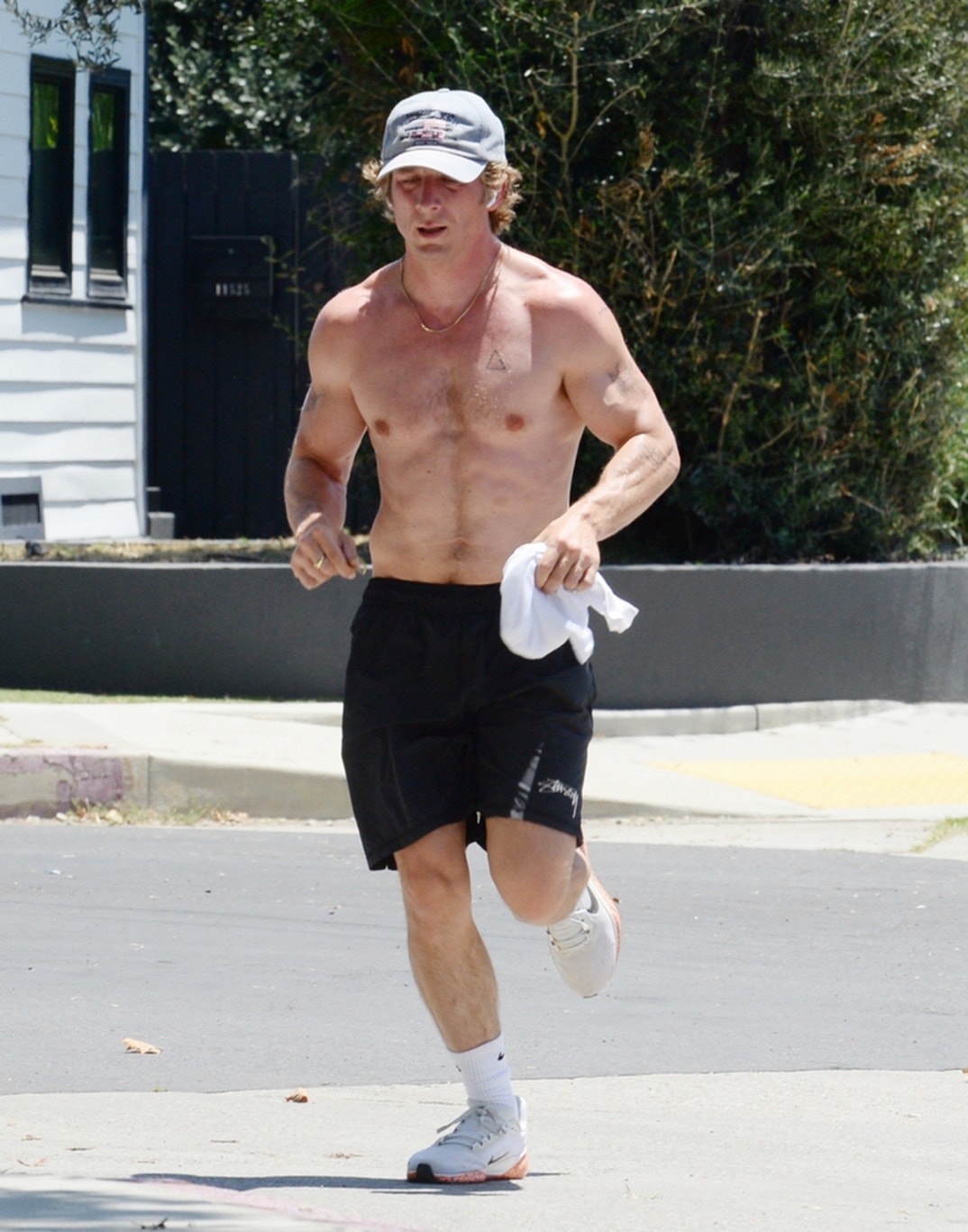 Jeremy Allen White Run 6