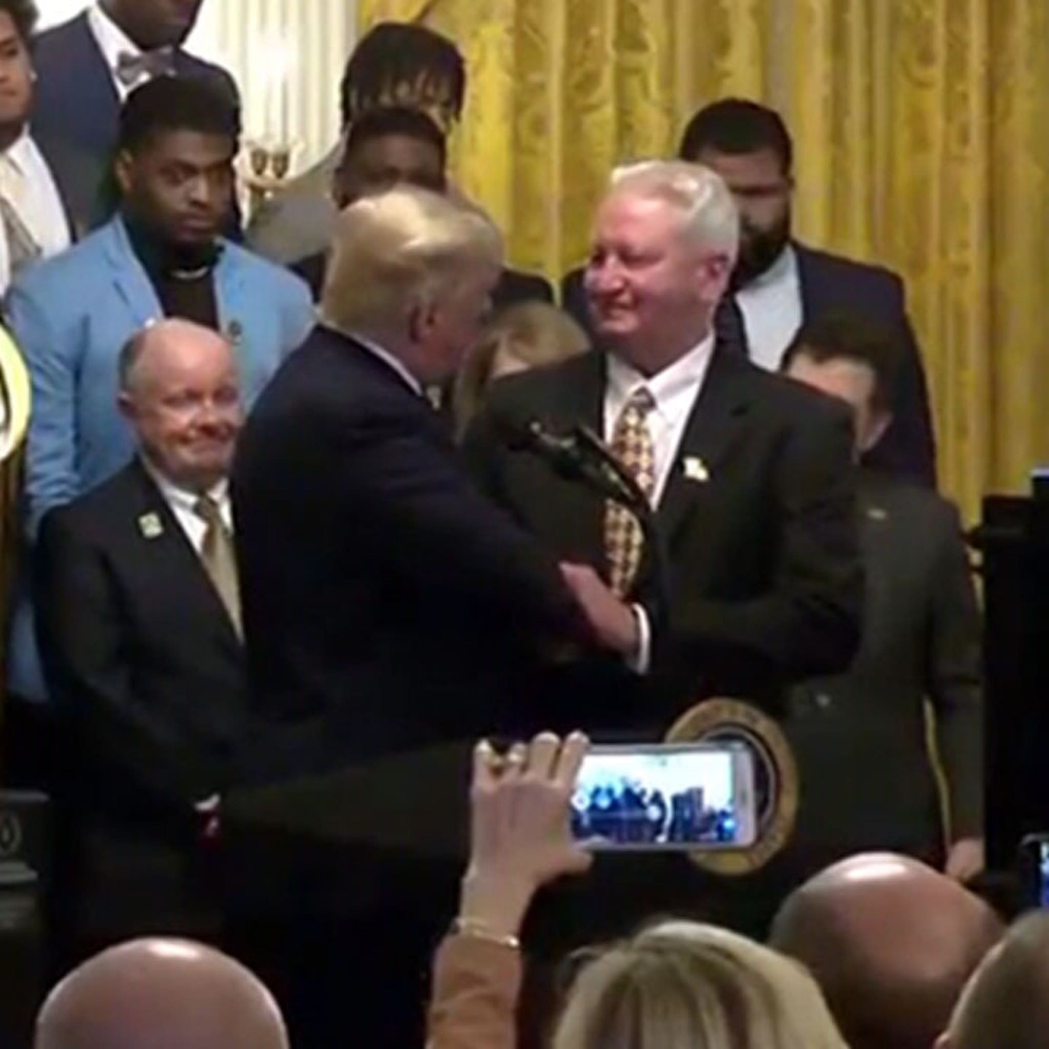 Trump jokes with LSU quarterback Joe Burrow at White House