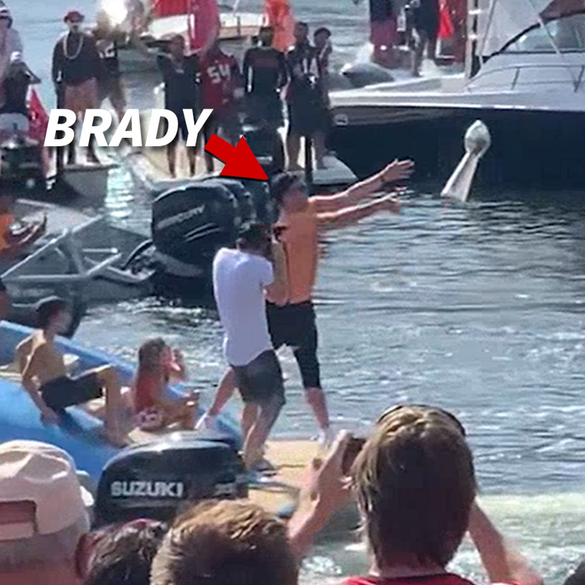 This fan took a sip of Tom Brady's water bottle! #shorts #tombrady