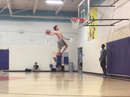 1012_LaMelo_ball-dunk