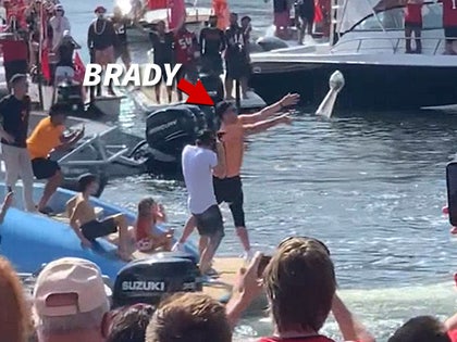 021021-brady-boat-parade-toss-primary