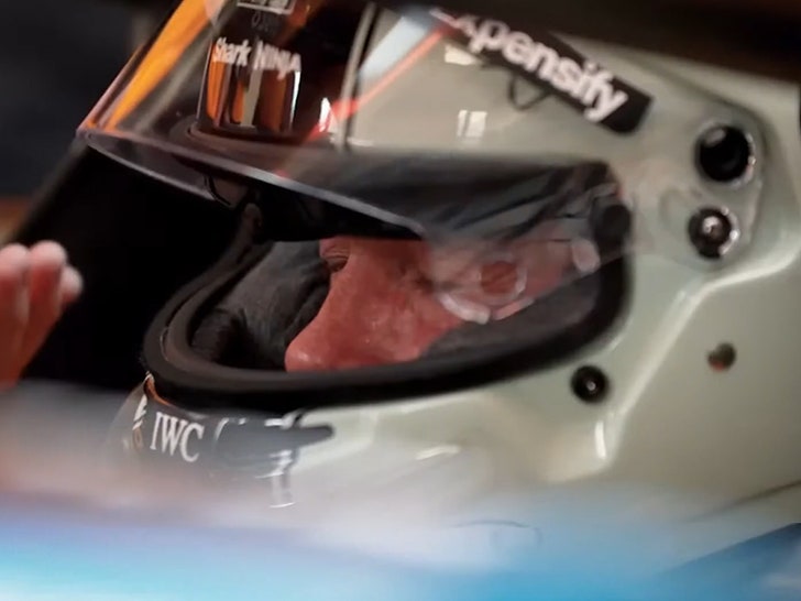 071025-mclaren-brad-pitt-helmet