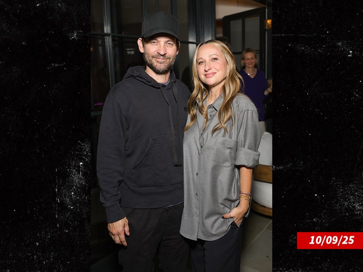 Tobey Maguire and Jennifer Myer getty 1