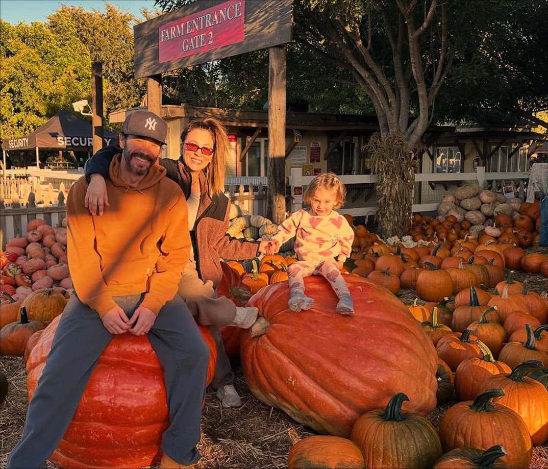 Tom Pelphrey and Kaley Cuoco
