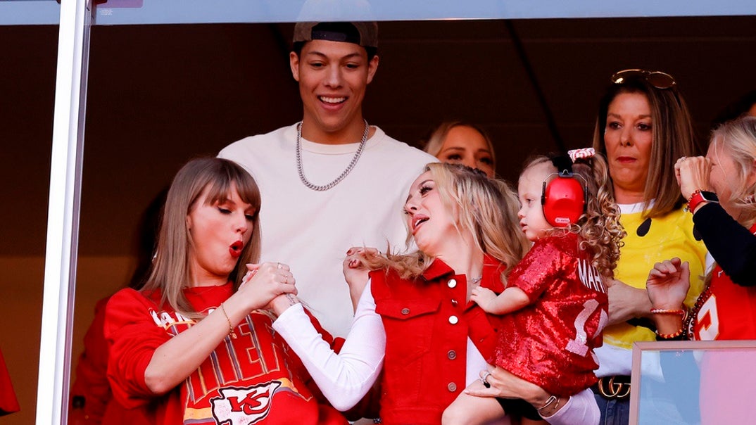 Taylor Swift Brittany Mahomes Celebration Chiefs4