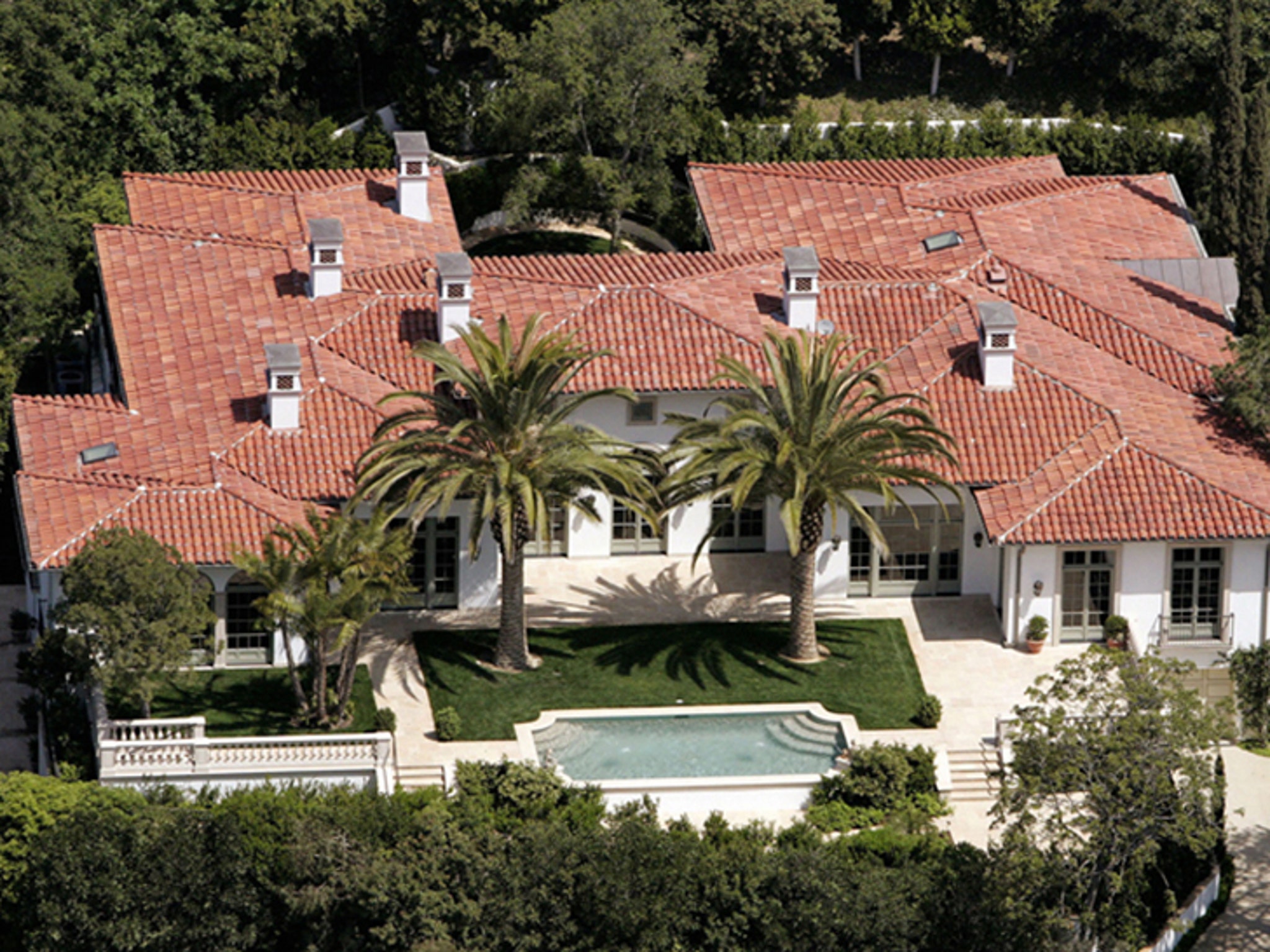 David and Victoria Beckham just secretly sold their Beverly Hills mansion  for $33 Million