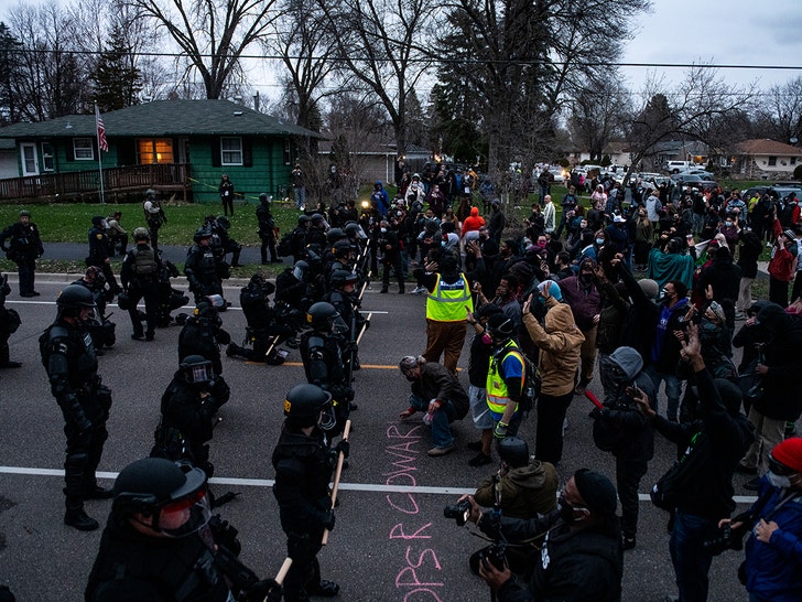 0412-Protesters clash with cops in MN-getty-01