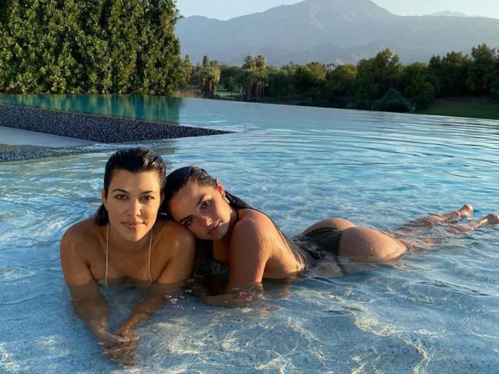 Addison Rae and Kourtney Kardashian's BFF Pics