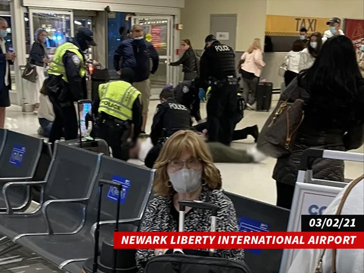 L'aéroport international Liberty de Newark, Dr Oz, sauve le sous-marin en direct du Mans