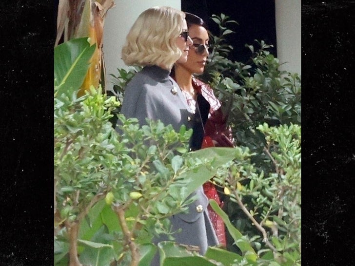 1016-Kim-Kardashian-Naomi-Watts-Shooting-Alls-Fair-primary-2