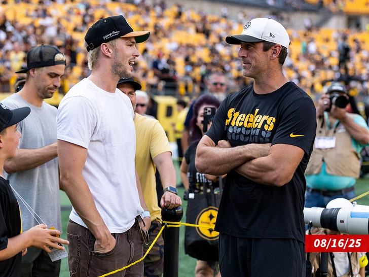 aaron rodgers  Nicholas Hoult getty
