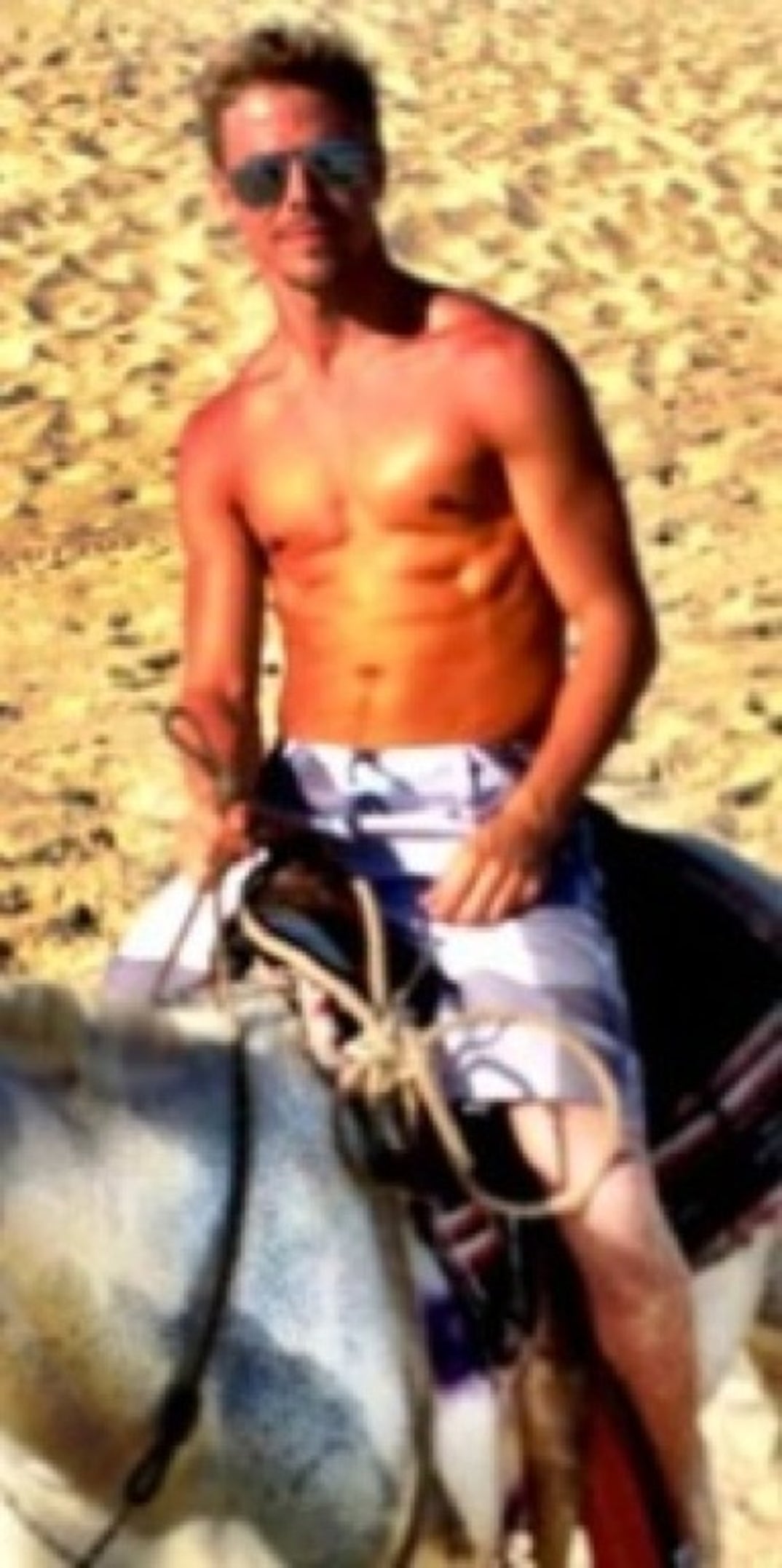 1206_derek_hough_shirtless18