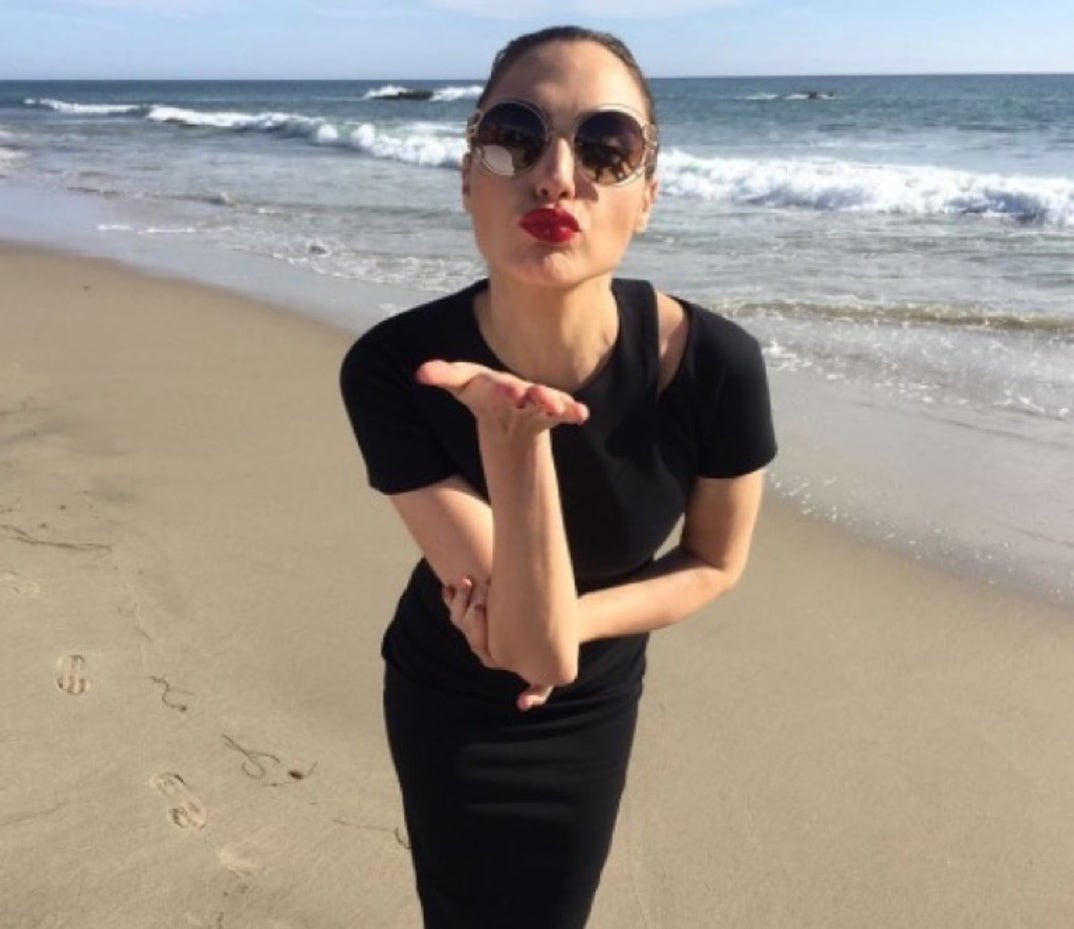 gal gadot hot shots11