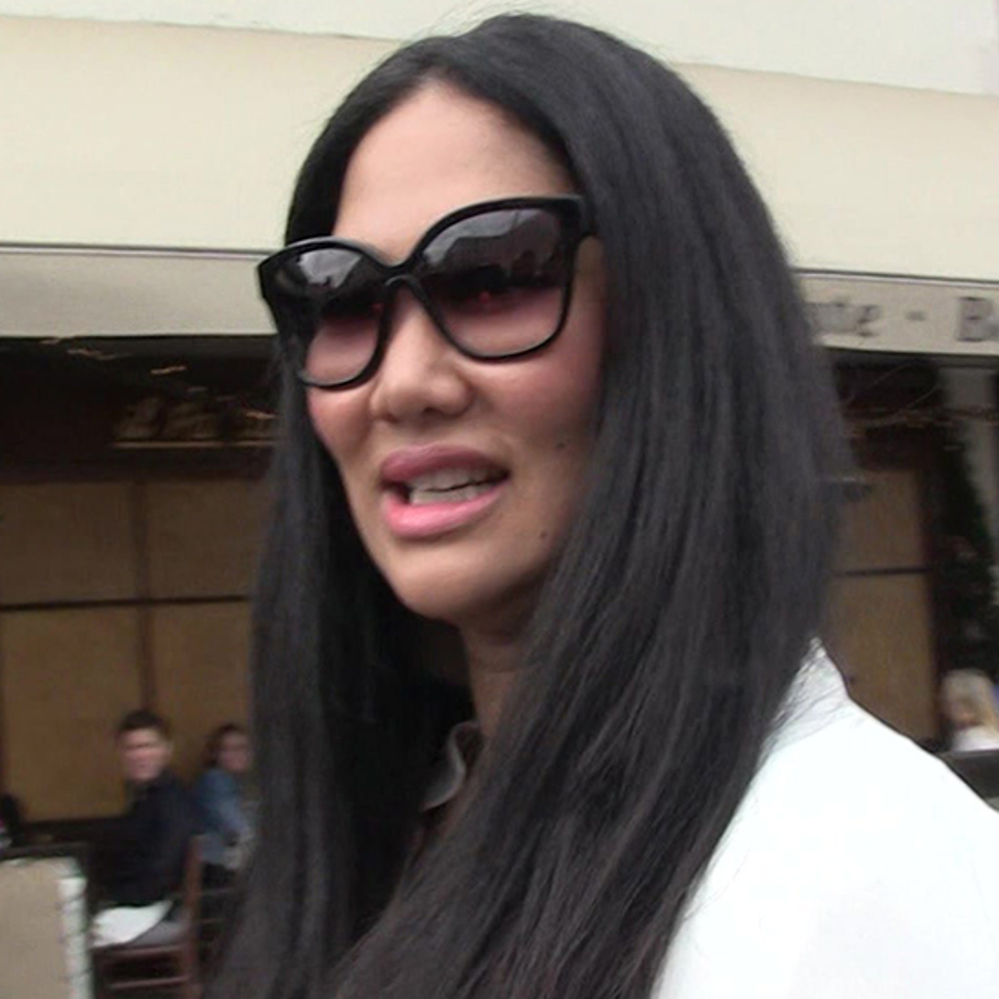 Kimora Lee Simmons Target Of Bathroom Stall Death Threat