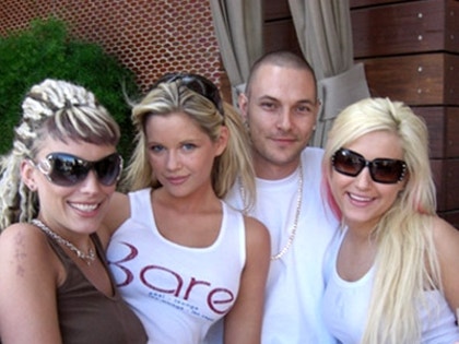 Kevin Federline and groupies